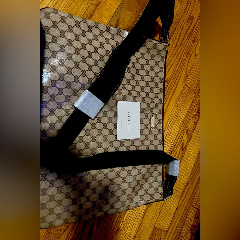 NWT AUTHENTIC GUCCI CRYSTAL MESSENGER BAG